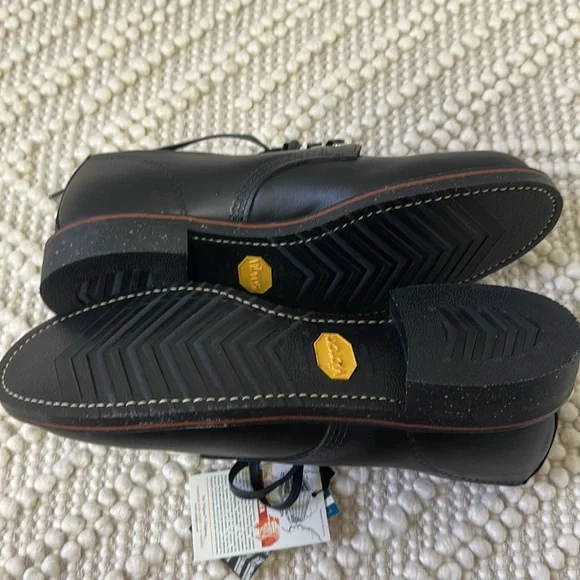 Chippewa Black Whirlwind plain toe service oxford, size: 11,Brand New
U.S.A. - Picture 4 of 8